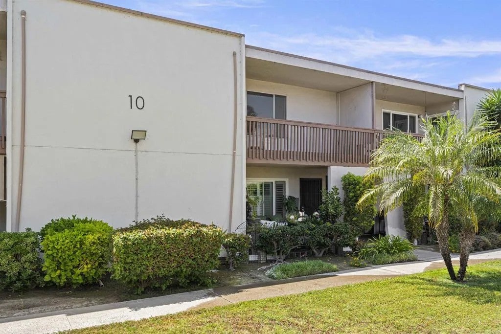 285 Moss Street 109