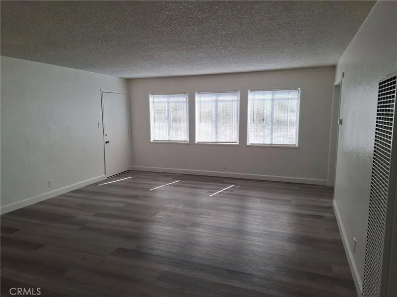 1040 W Reeve
