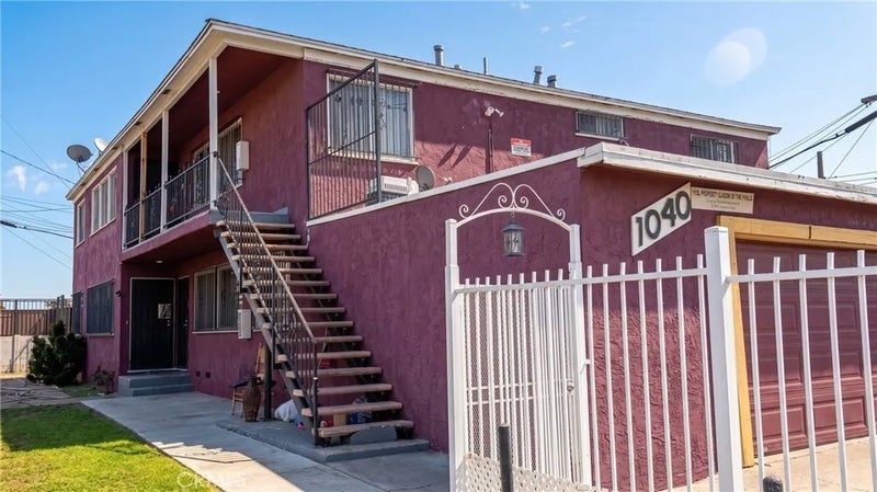 1040 W Reeve
