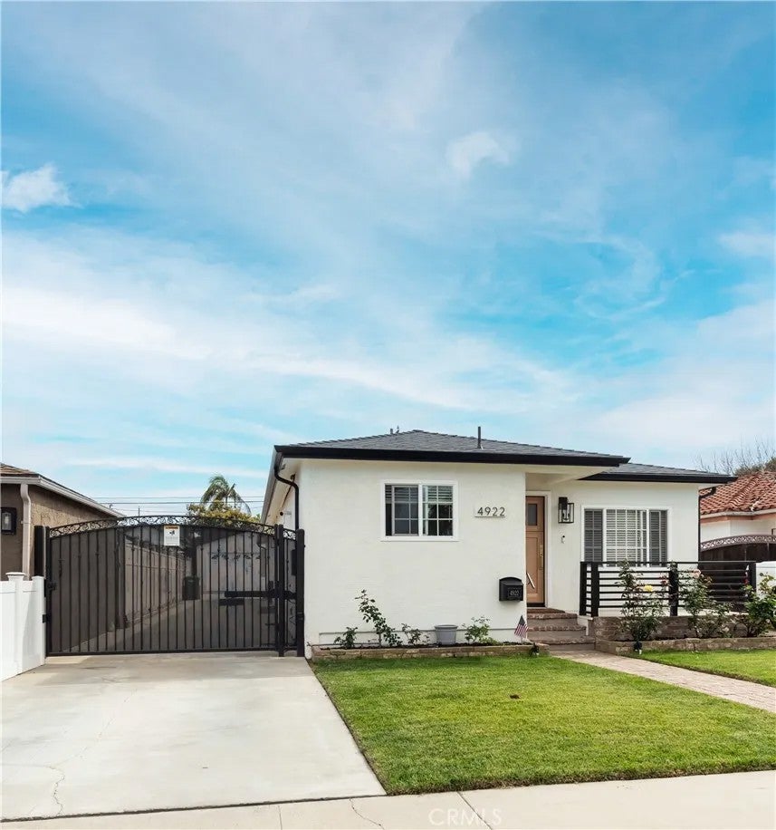 Photo of 4922 W 137th Street, Hawthorne, CA 90250 (MLS # SB26182384)