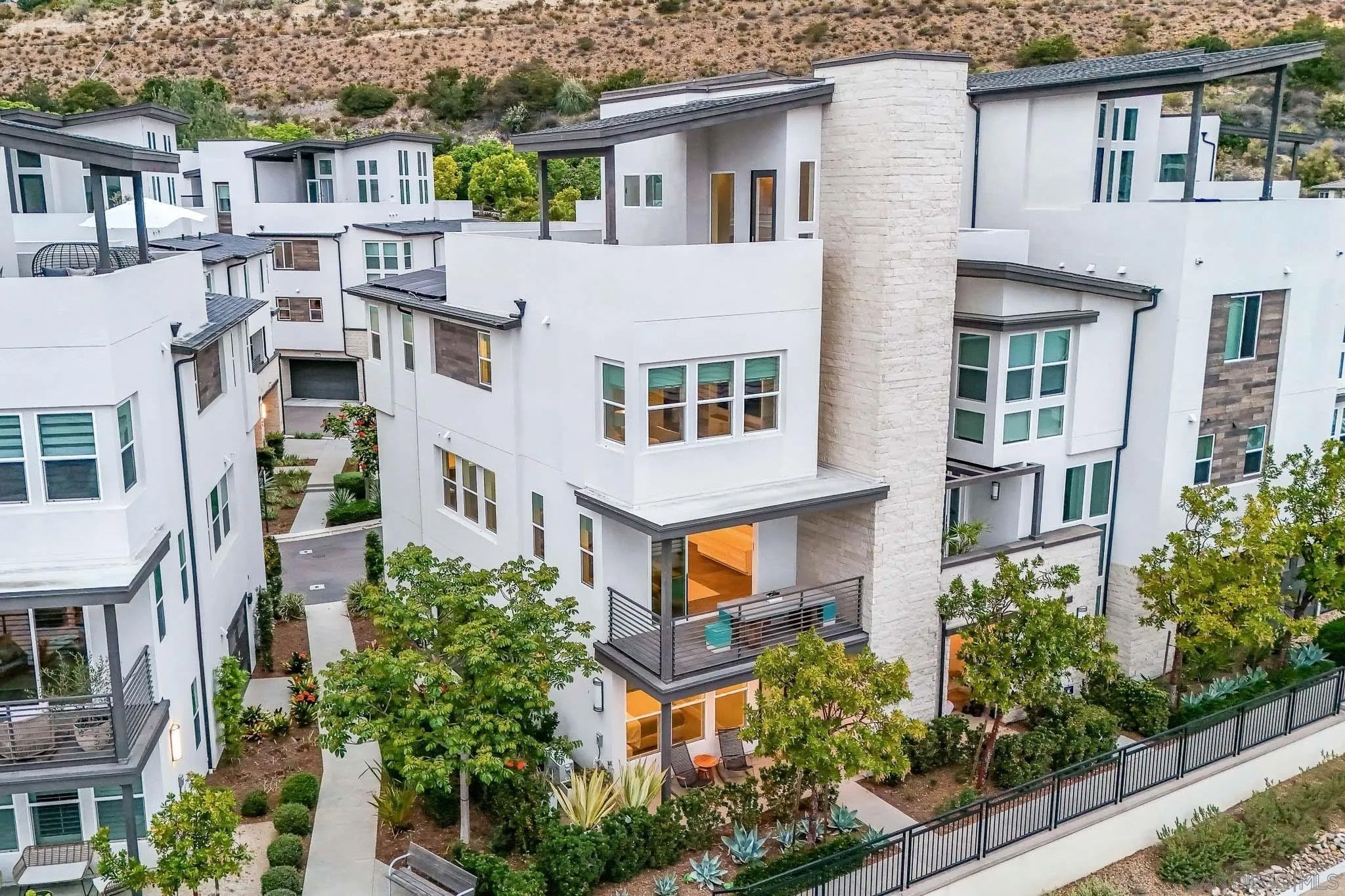 2858 Avella Cir