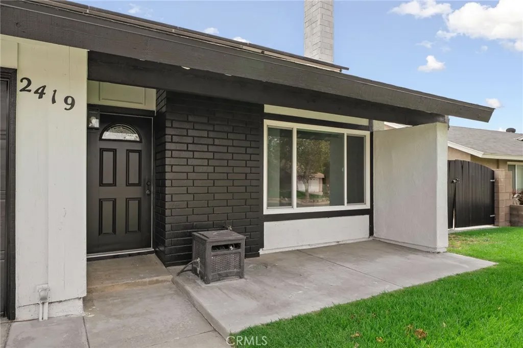 2419 S Woodlark