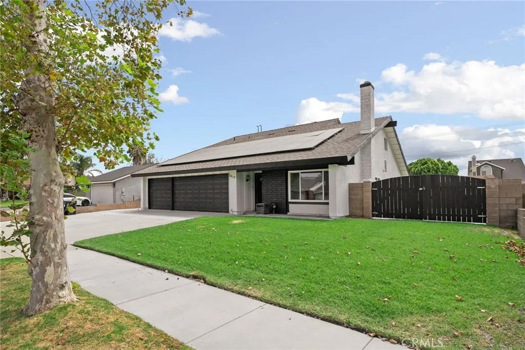 2419 S Woodlark