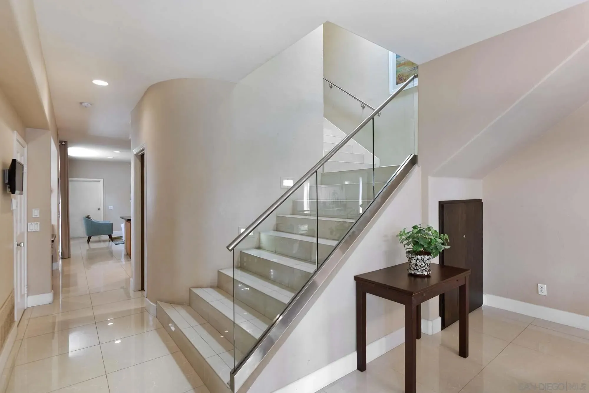 La Jolla, California 92037, United States, 3 Bedrooms Bedrooms, ,3 BathroomsBathrooms,Residential,Active,204341