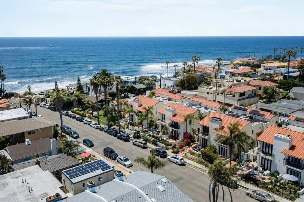 La Jolla, California 92037, United States, 3 Bedrooms Bedrooms, ,3 BathroomsBathrooms,Residential,Active,204341
