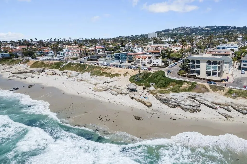 La Jolla, California 92037, United States, 3 Bedrooms Bedrooms, ,3 BathroomsBathrooms,Residential,Active,204341