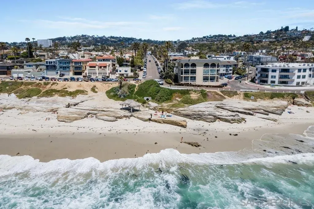 La Jolla, California 92037, United States, 3 Bedrooms Bedrooms, ,3 BathroomsBathrooms,Residential,Active,204341