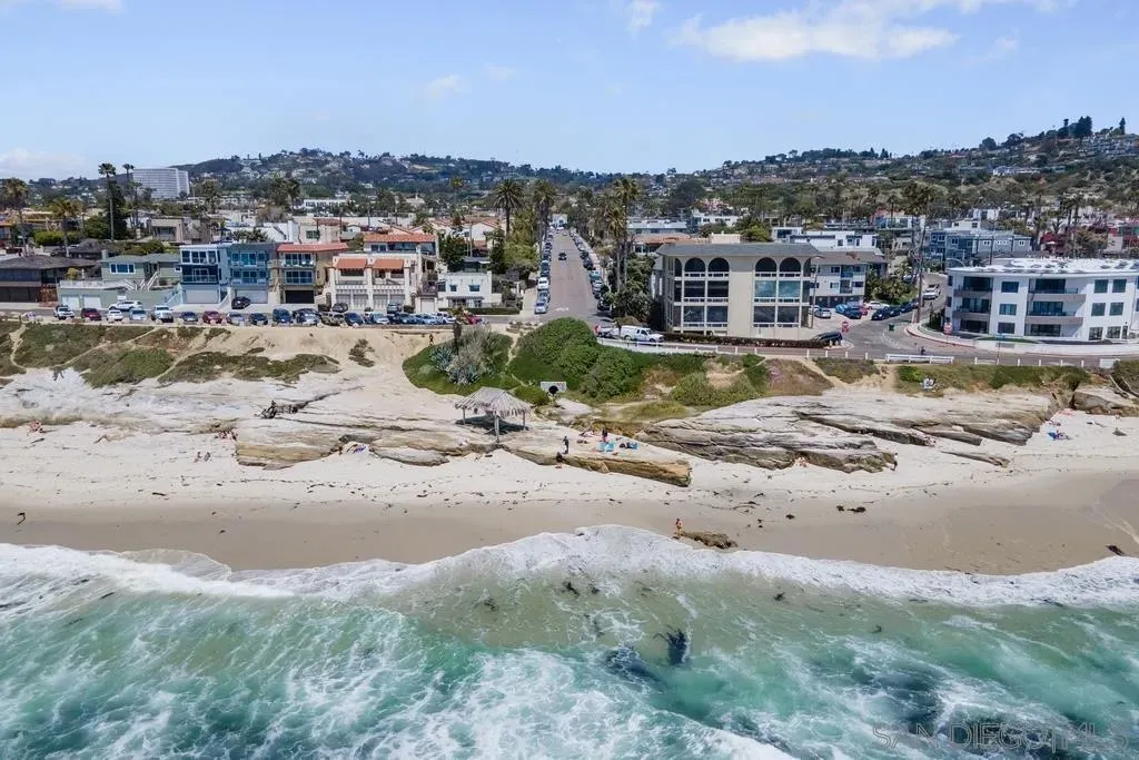 La Jolla, California 92037, United States, 3 Bedrooms Bedrooms, ,3 BathroomsBathrooms,Residential,Active,204341