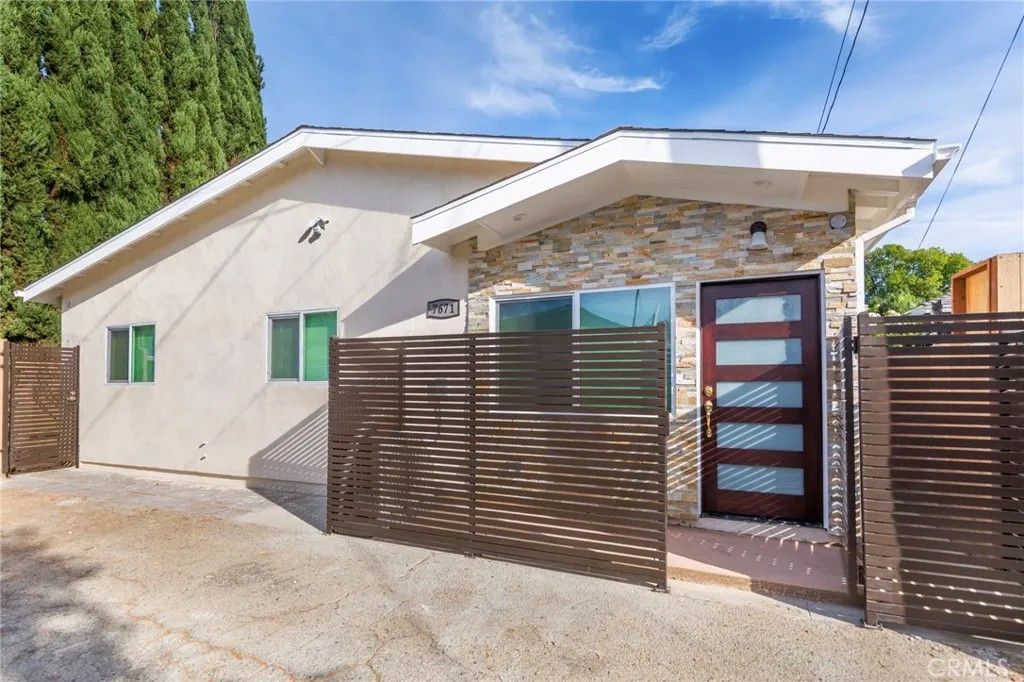 Photo of 7671 Quakertown Avenue, Winnetka, CA 91306 (MLS # SR25280262)