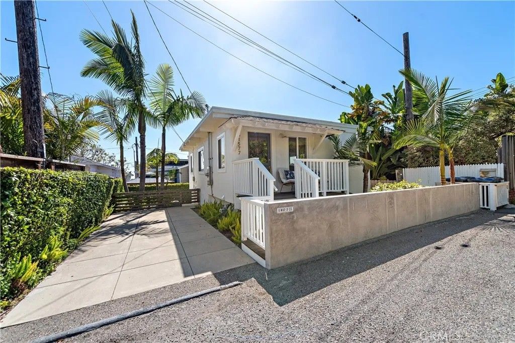 Photo of 31577 Santa Rosa Drive, Laguna Beach, CA 92651 (MLS # LG25273668)