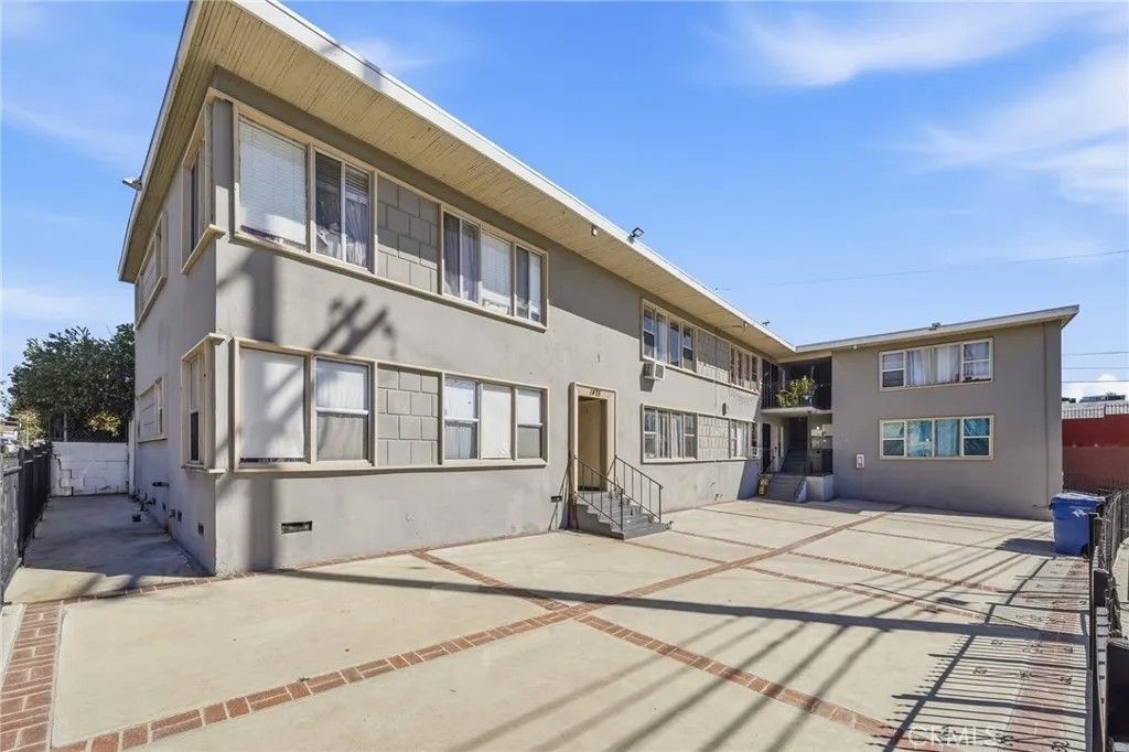 Photo of 1475 Venice Blvd, Los Angeles, CA 90006 (MLS # PW26098354)