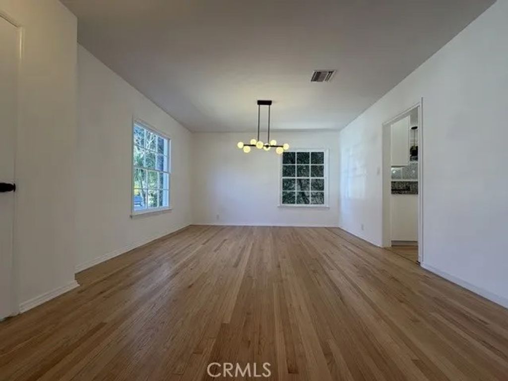 Photo of 15440 Dickens St, Sherman Oaks, CA 91403 (MLS # SR26039443)