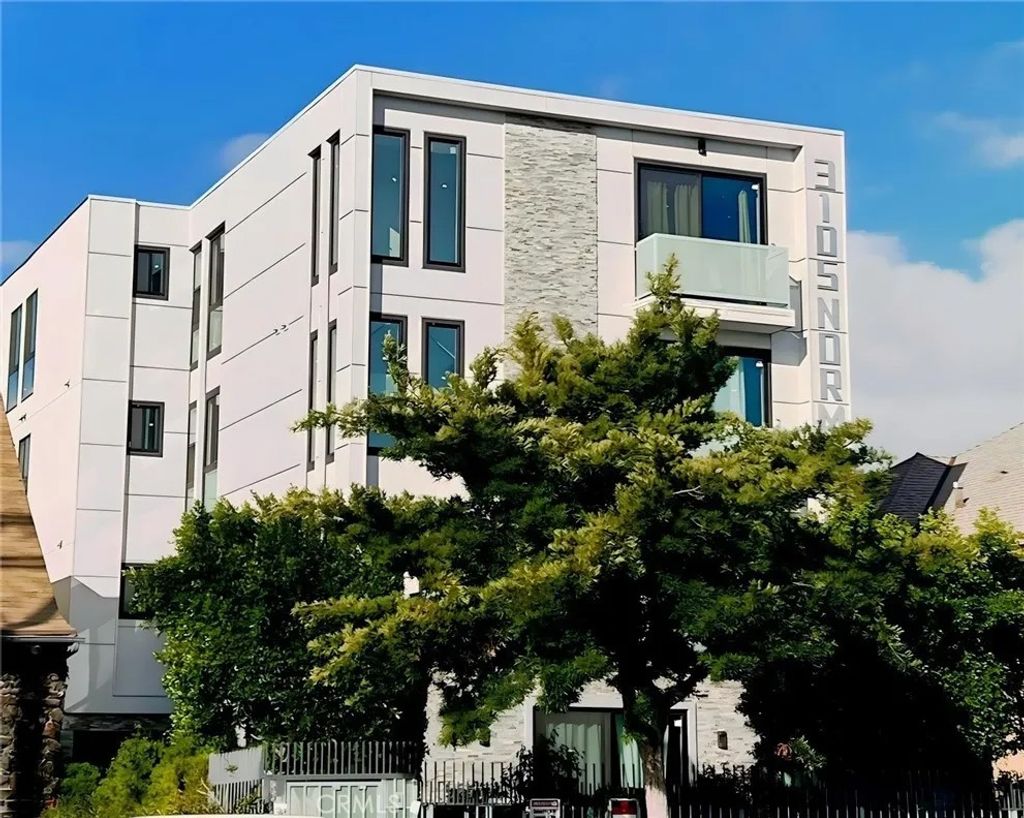 Photo of 3105 W Normandie Avenue, Los Angeles, CA 90018 (MLS # SB26113481)