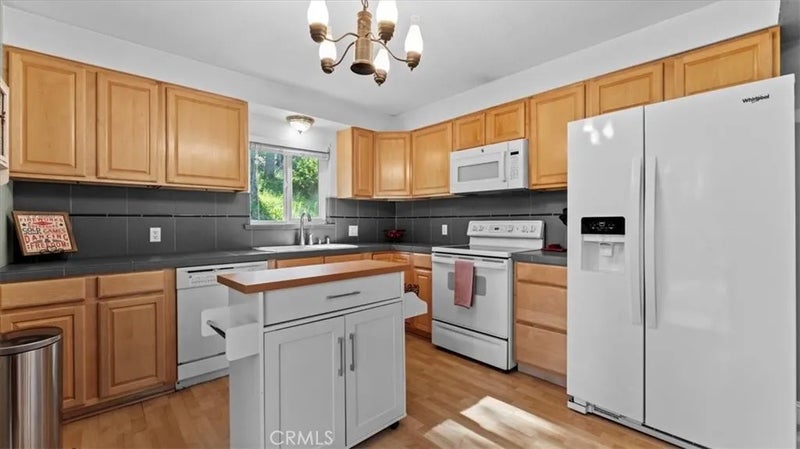 9 Apple Hill Circle