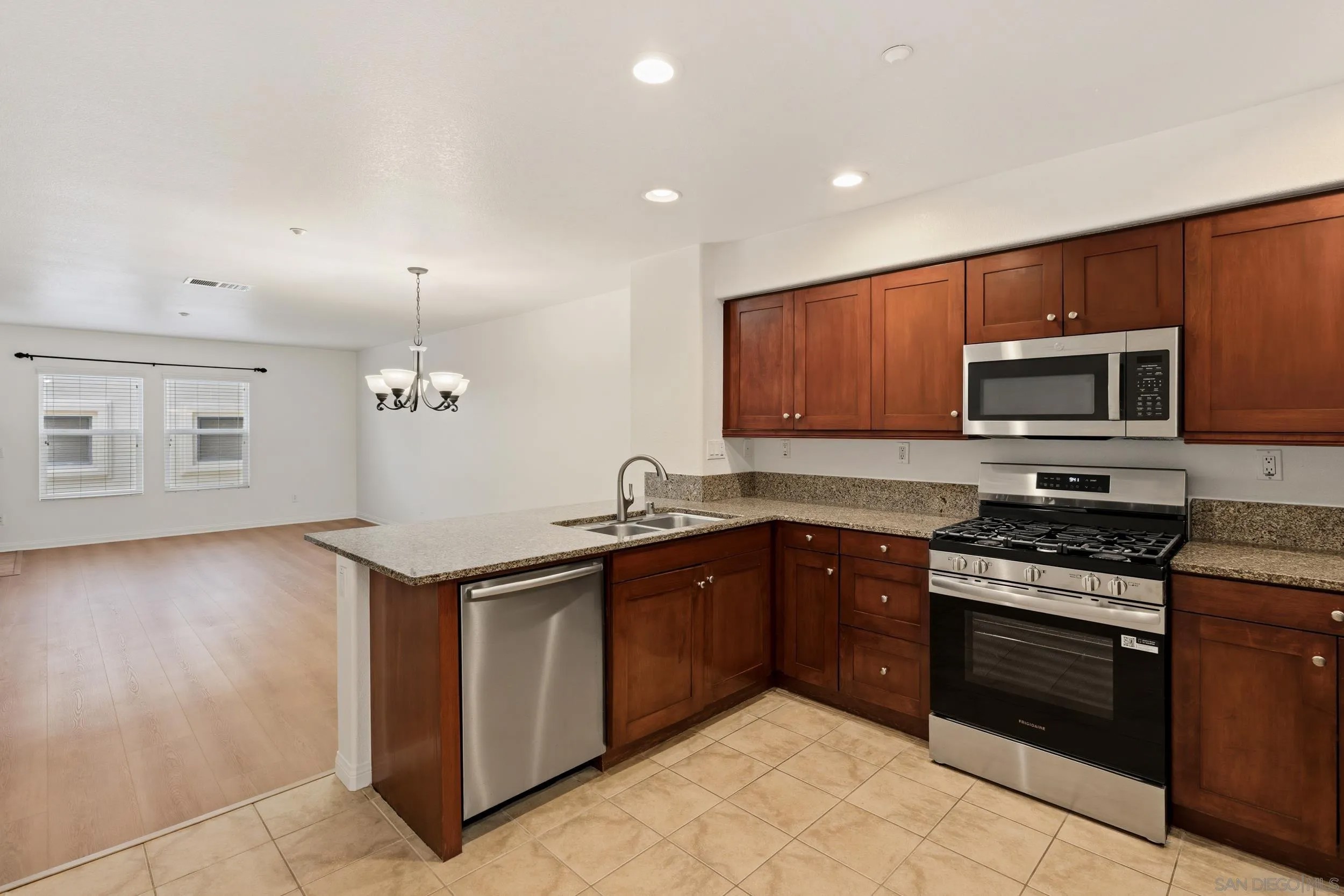 3538 Shoreline Bluff Lane