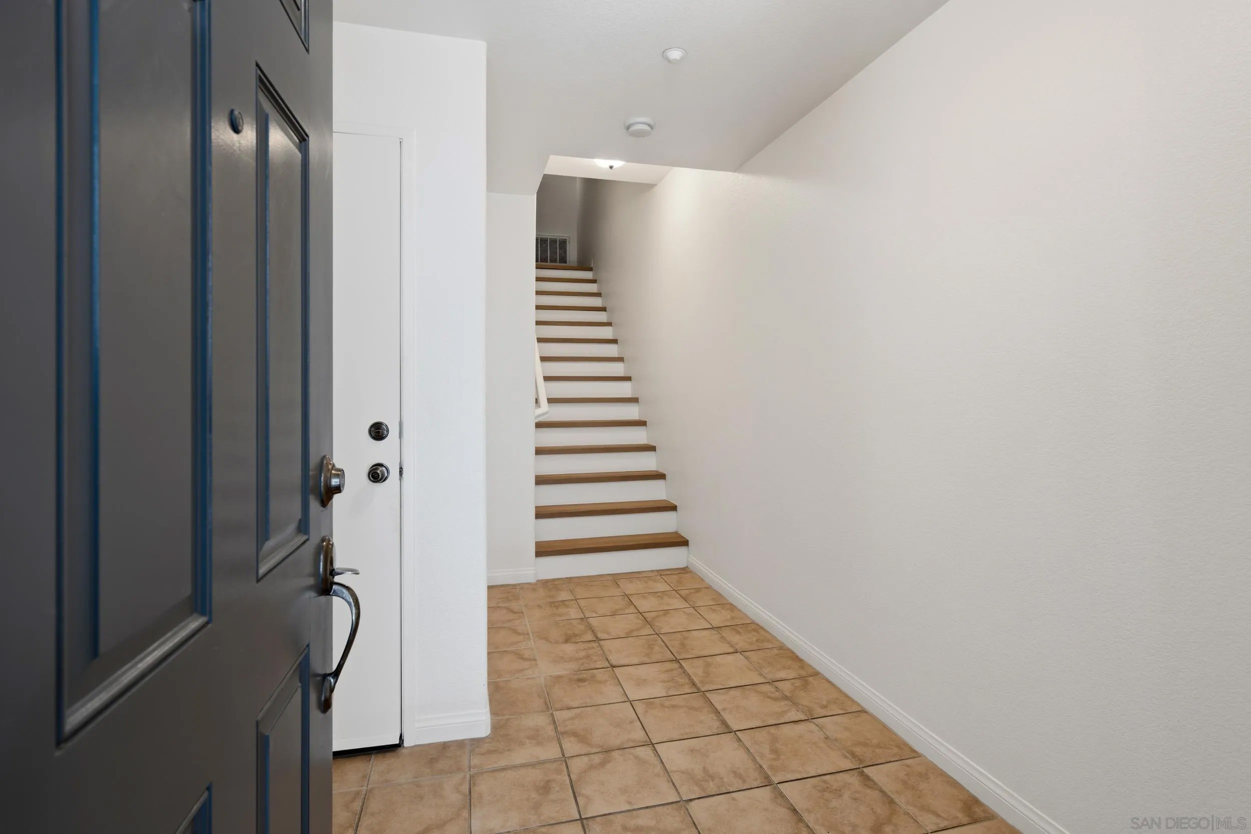 3538 Shoreline Bluff Lane