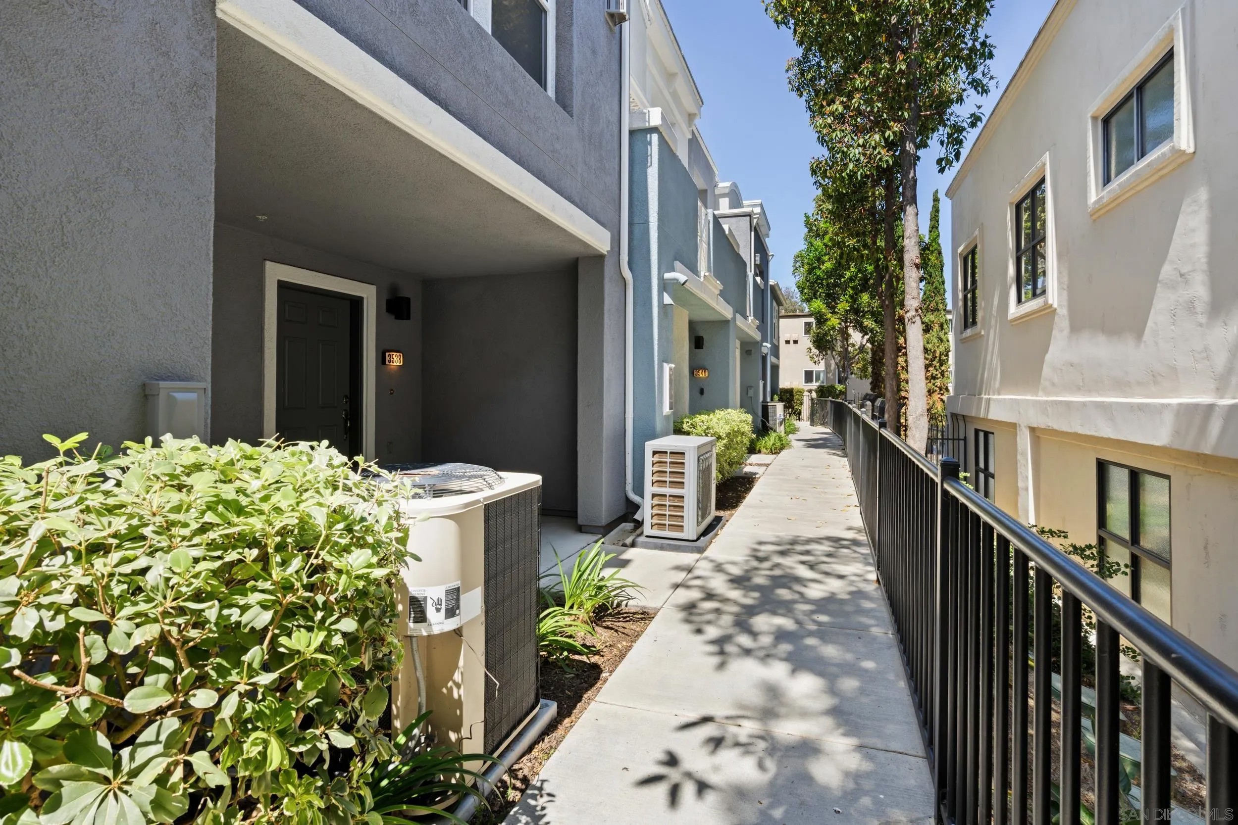 3538 Shoreline Bluff Lane