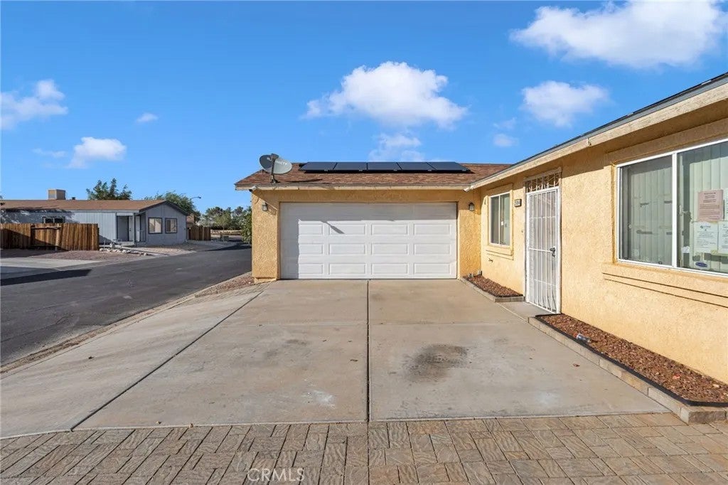 25064 Avenida Laredo