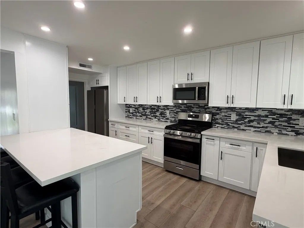 Photo of 8414 Owensmouth Ave, Canoga Park, CA 91304 (MLS # SR26087500)