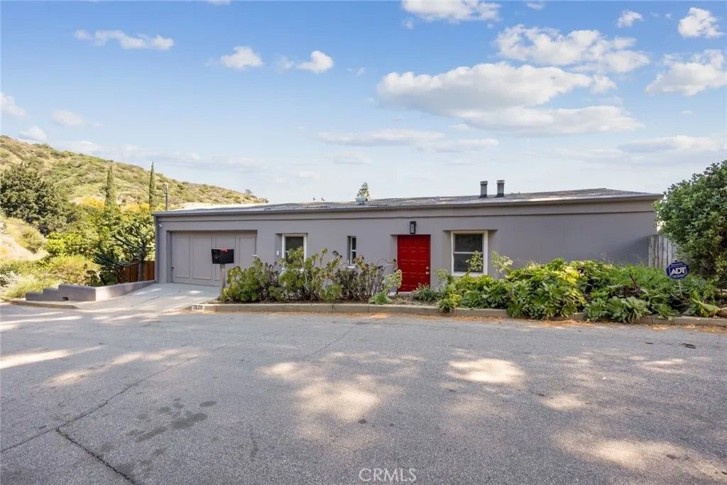 Photo of 1620 Ina Drive, Glendale, CA 91206 (MLS # CV26055623)