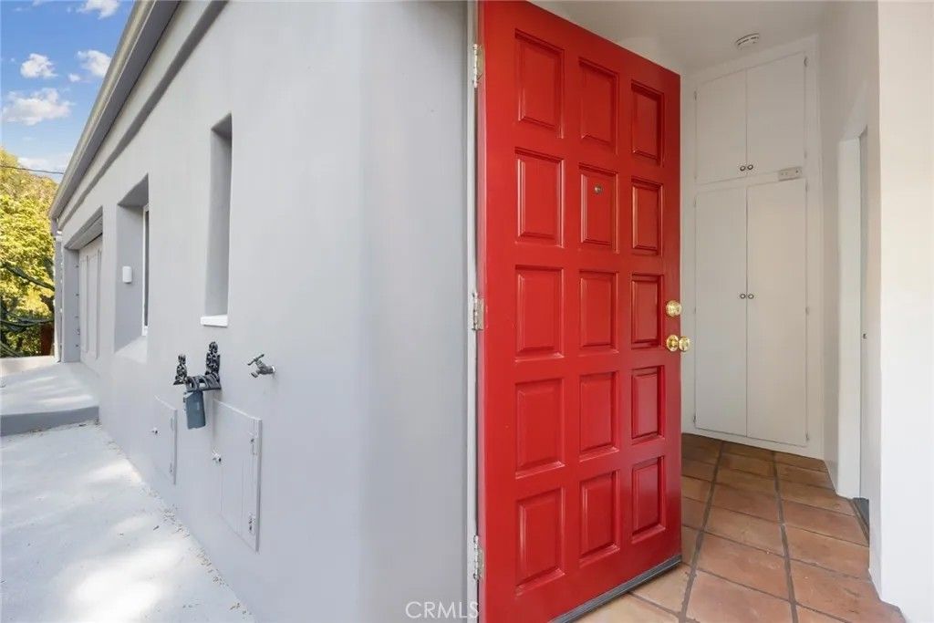 Photo of 1620 Ina Drive, Glendale, CA 91206 (MLS # CV26055623)