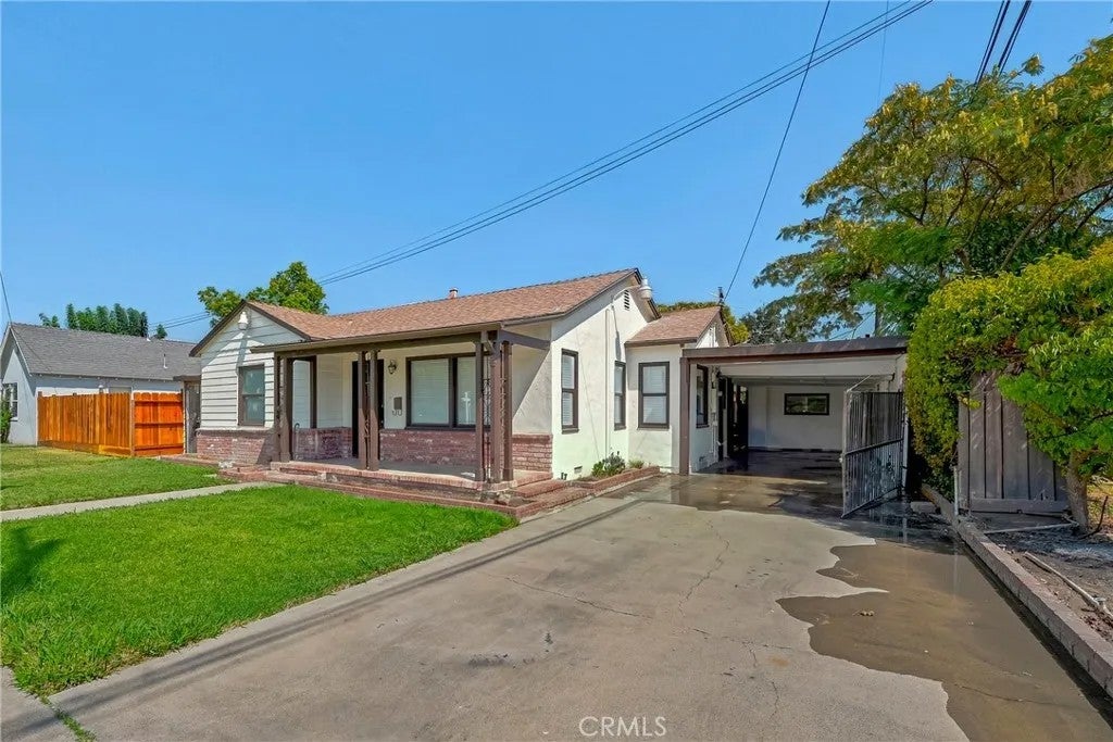 209 E 18th