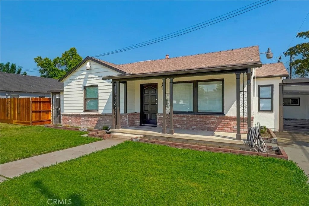 209 E 18th
