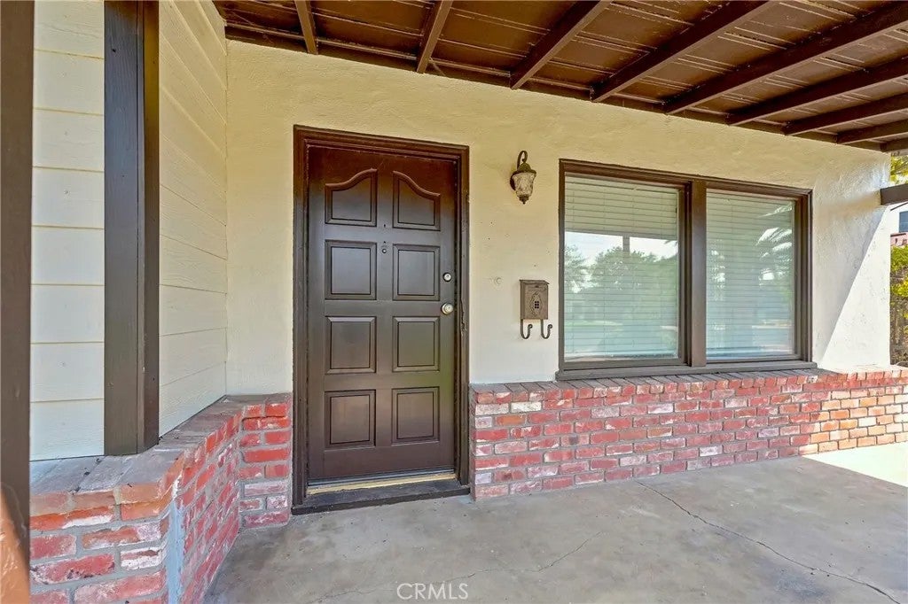 209 E 18th