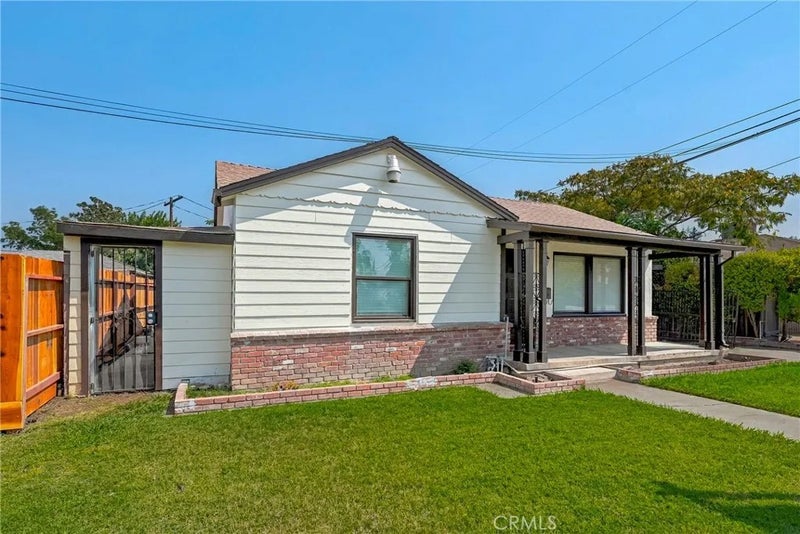 209 E 18th