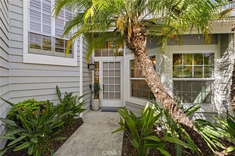 9 Rollins Place