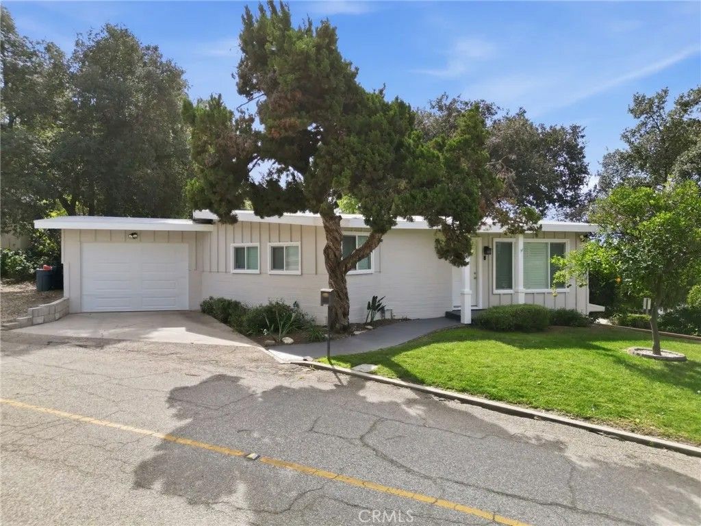 Photo of 3370 Pachappa Hill, Riverside, CA 92506 (MLS # IV26037839)