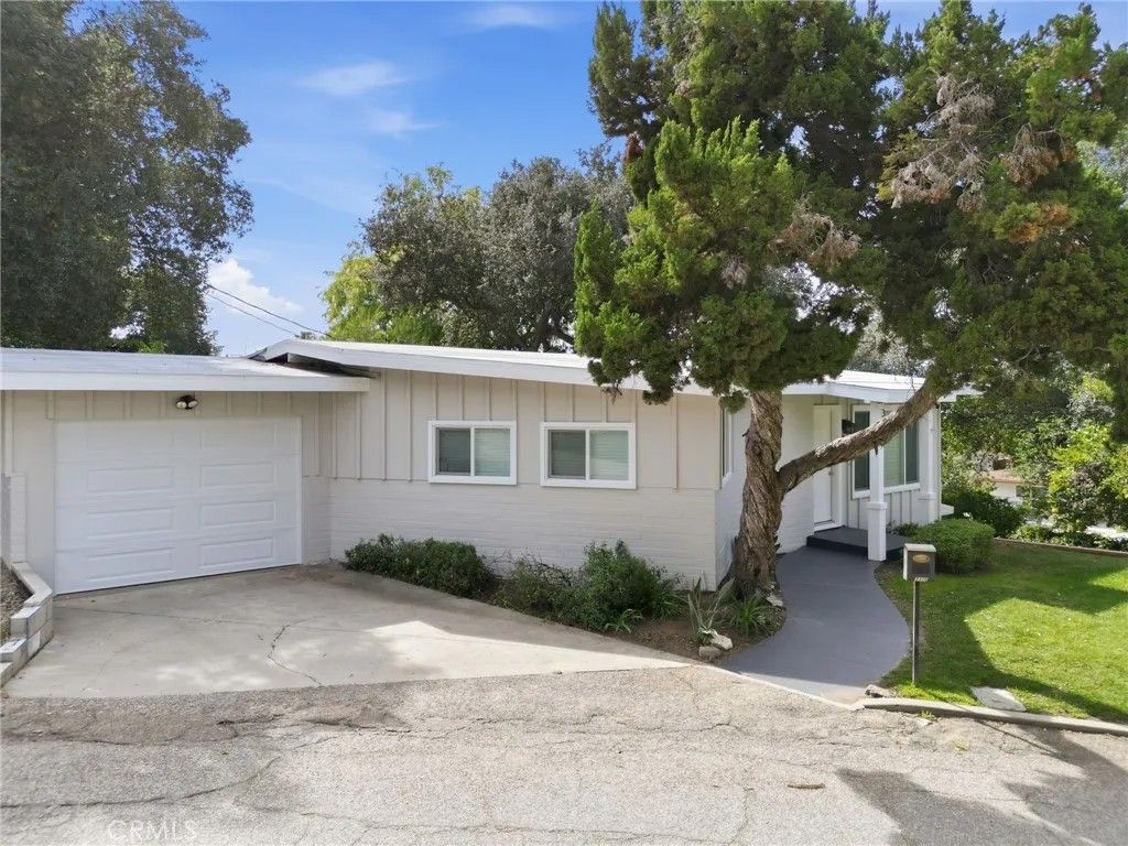 Photo of 3370 Pachappa Hill, Riverside, CA 92506 (MLS # IV26037839)