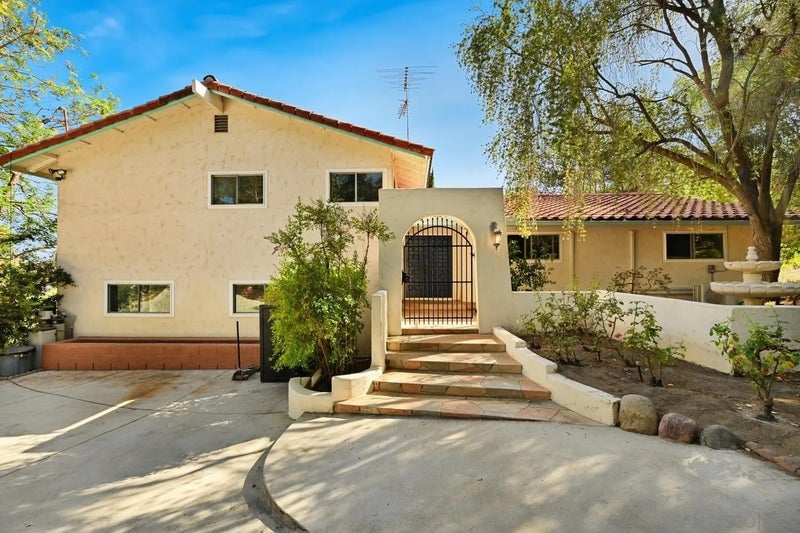4488 La Canada