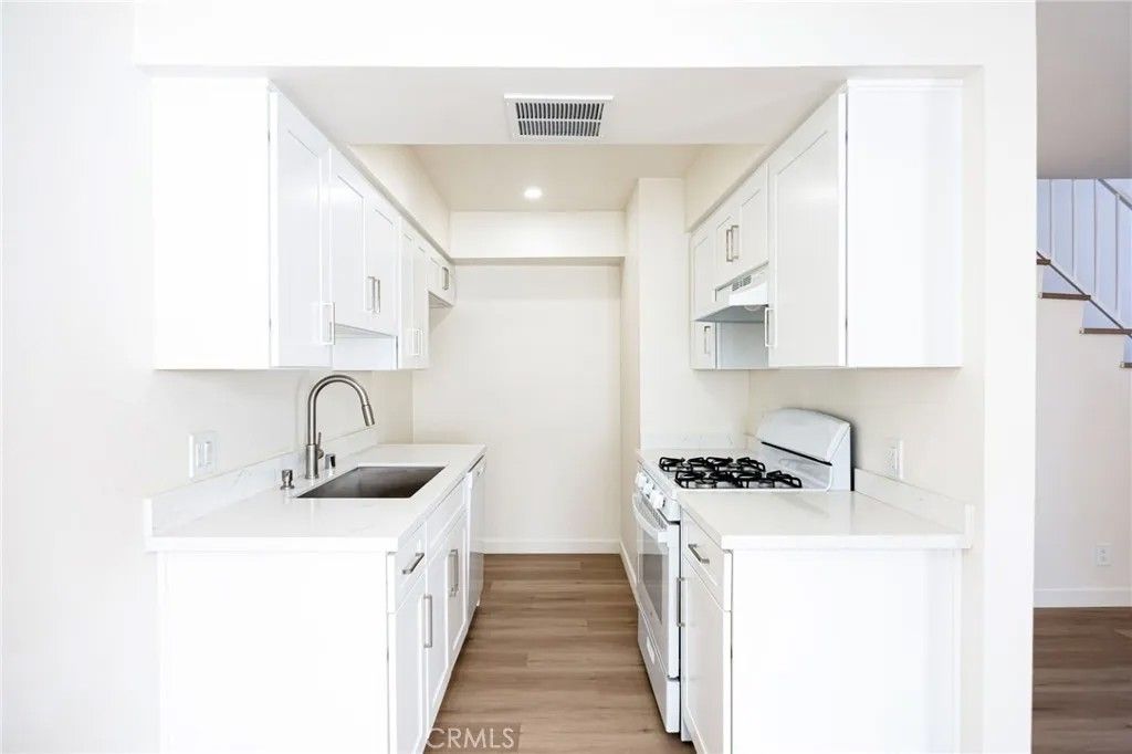 Photo of 13838 Vanowen #2A, Los Angeles, CA 91405 (MLS # BB26009790)