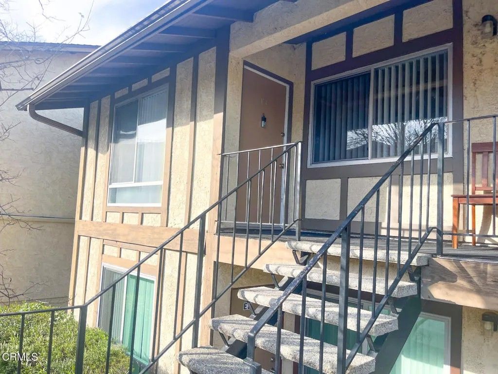 Photo of 951 Warwick Avenue #E4, Thousand Oaks, CA 91360 (MLS # V1-34948)