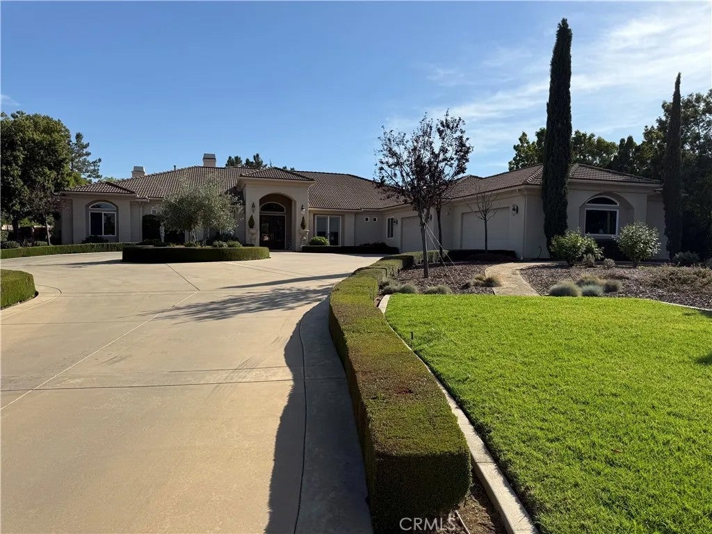 Photo of 1662 CHEROKEE Road, Corona, CA 92881 (MLS # OC26130616)