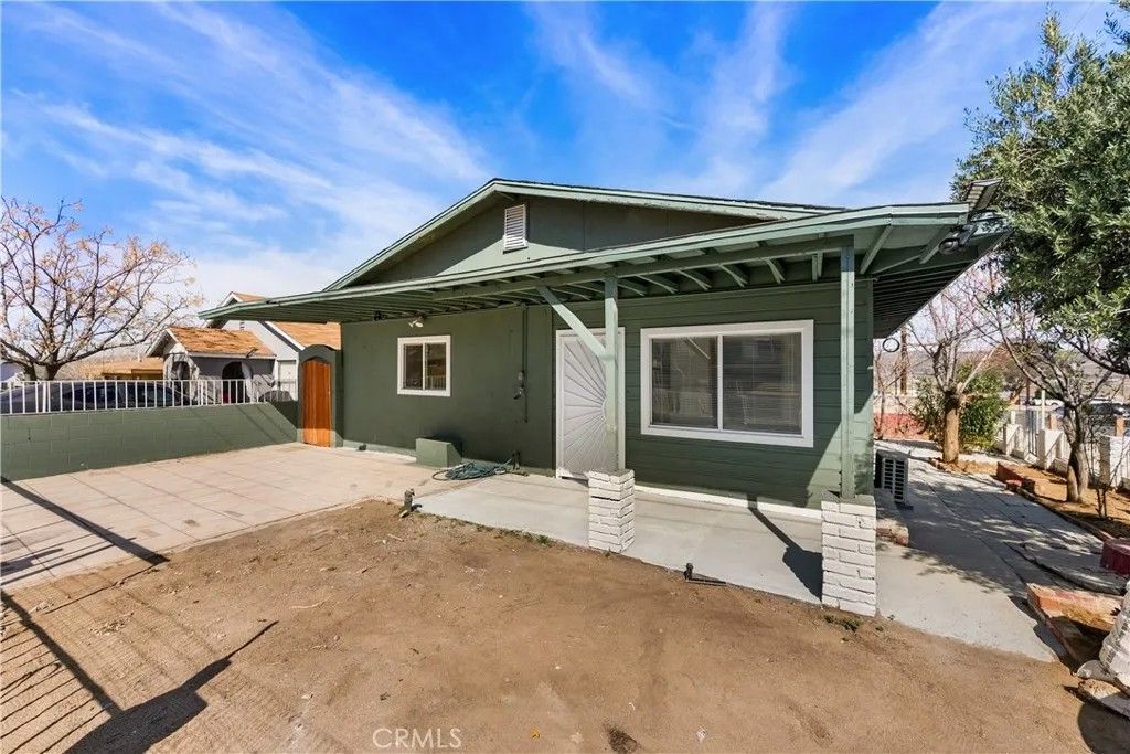 Photo of 625 E Freedrick Street, Barstow, CA 92311 (MLS # SR26050149)