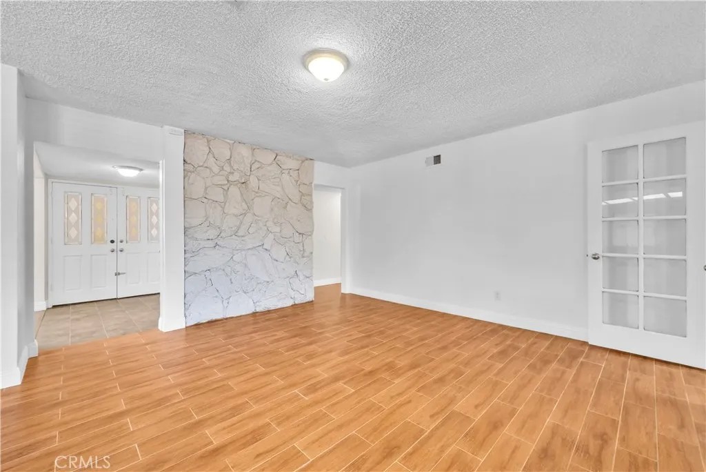 553 E Home