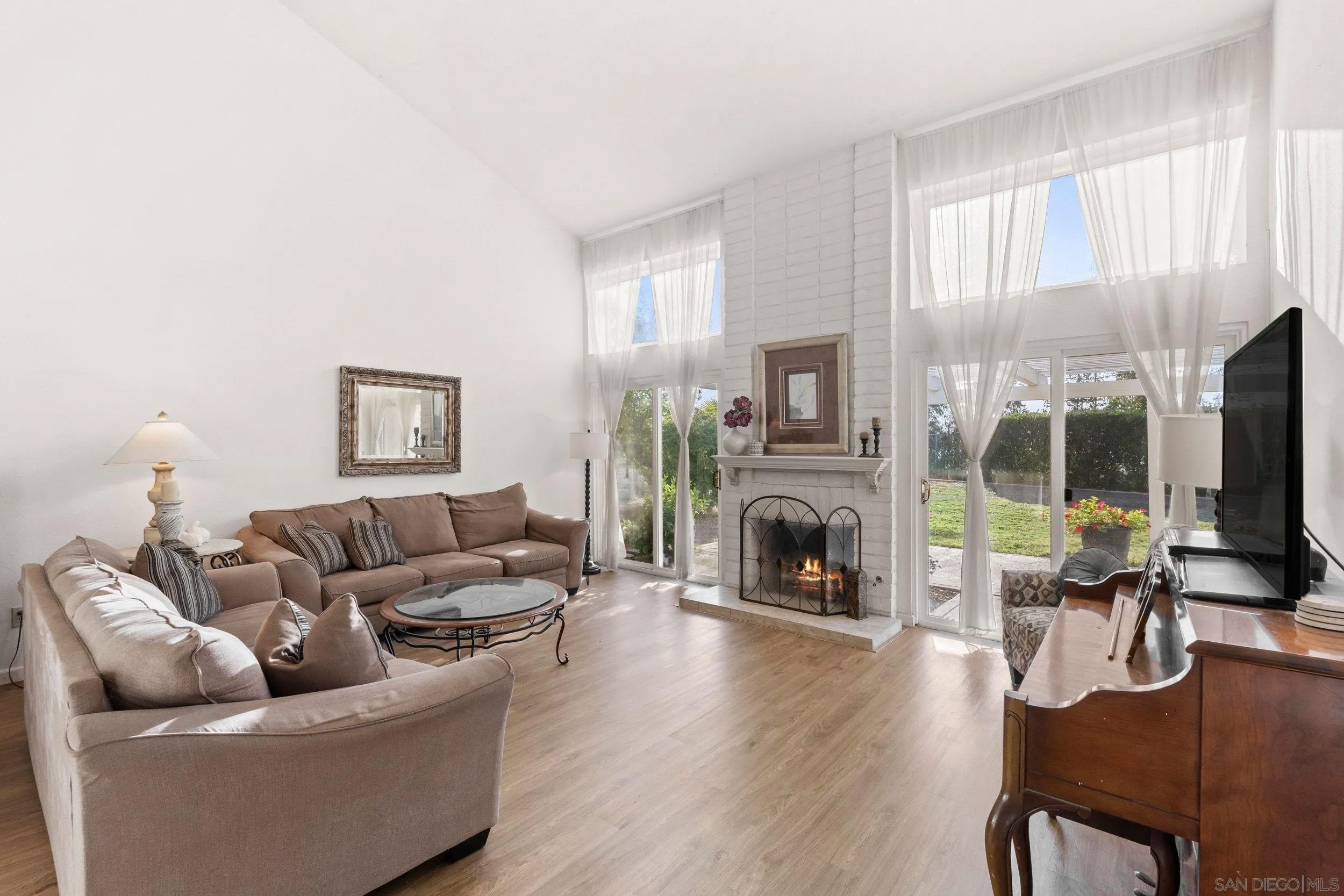 12224 Fernando Ct