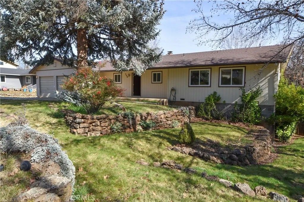 Photo of 748 Meadowlark Ln, Yreka, CA 96097 (MLS # SN26053074)