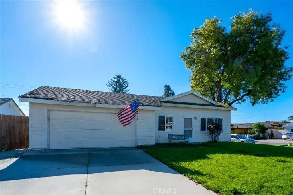 Photo of 914 W Camino Colegio, Santa Maria, CA 93458 (MLS # PI25250458)
