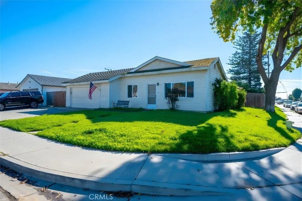 Photo of 914 W Camino Colegio, Santa Maria, CA 93458 (MLS # PI25250458)