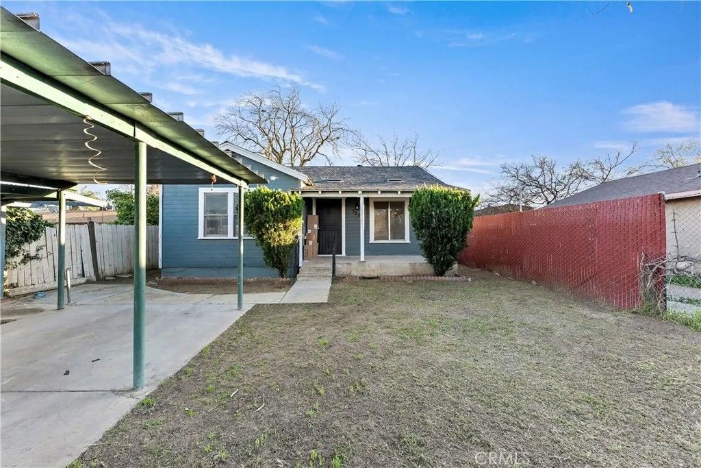 Photo of 129 W Atchison Ave, Fresno, CA 93706 (MLS # FR26046106)