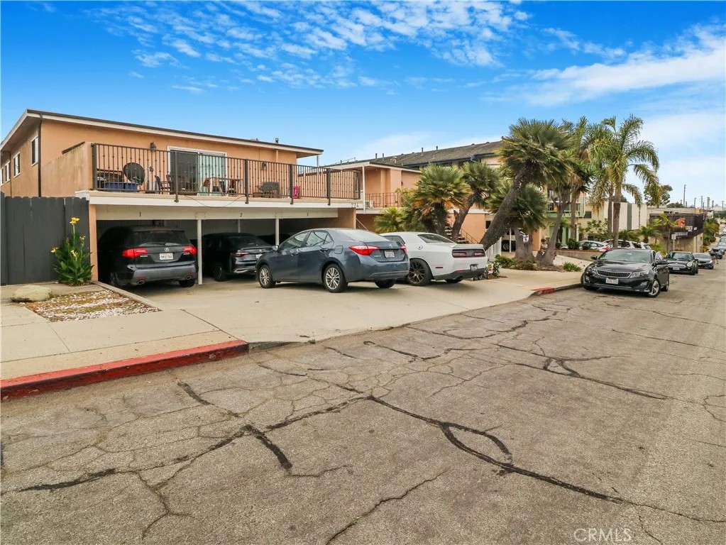 218 Lomita