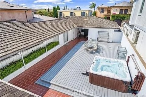 Tiny photo for 11 Harbor Island, Newport Beach, CA 92660 (MLS # OC25241597)