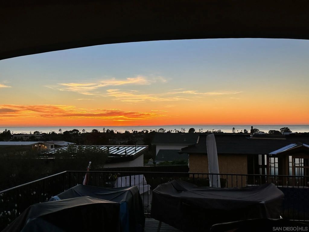 Photo of 604 Camino de Orchidia, Encinitas, CA 92024 (MLS # 250044651)