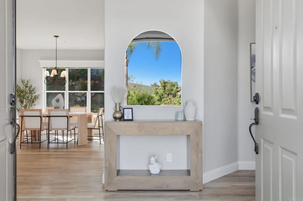 1921 Cresthaven Drive