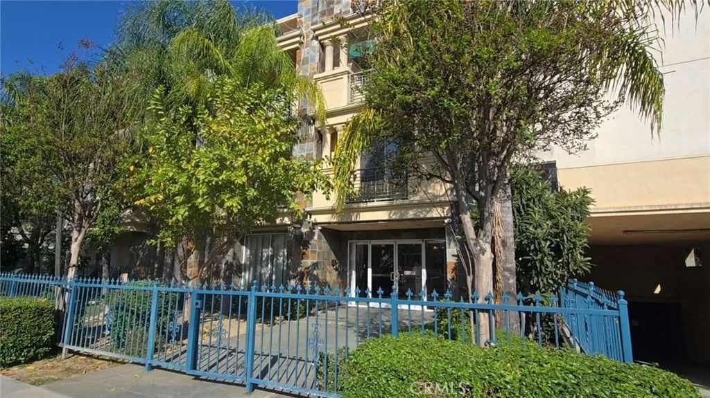 Photo of 208 N Lincoln Ave #305, Monterey Park, CA 91755 (MLS # AR26063237)