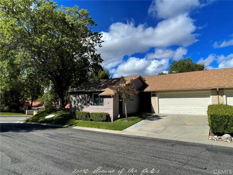 Photo of 20042 Avenue Of The Oaks, Newhall, CA 91321 (MLS # SR26192807)