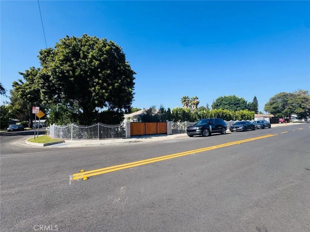 Photo of 524 S Astell Ave, West Covina, CA 91790 (MLS # DW25273634)